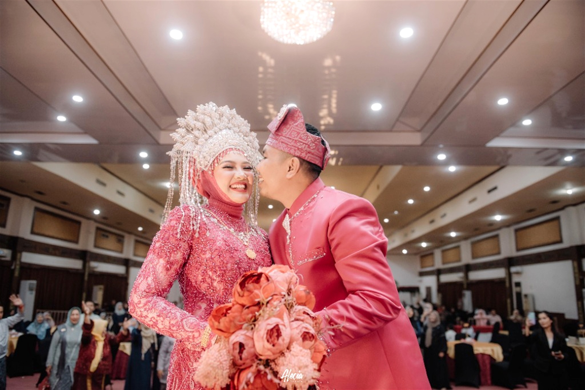 Momen Bahagia Pengantin Bersama Dua Insan Organizer Pekanbaru